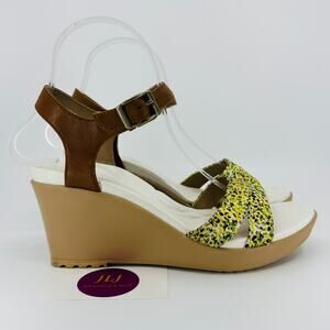 Crocs Women's Leigh II Ankle Strap Wedge Sandals Hazelnut/Gold 202516 Size 8